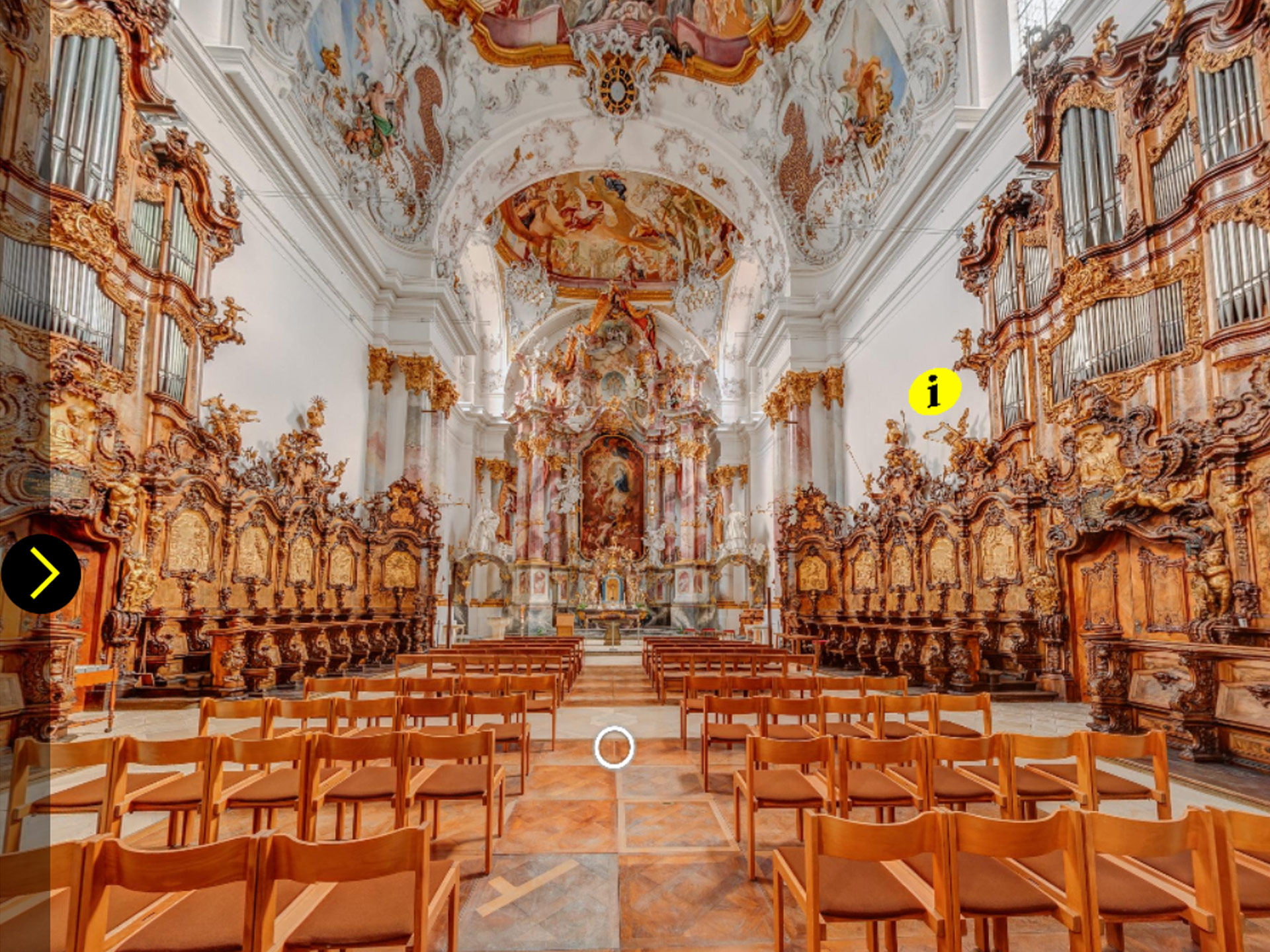 Screenshot des virtuellen Rundgangs durch das Münster Zwiefalten: Innenansicht des Mönchschors mit Chorgestühl, Altar und Deckenfresken.