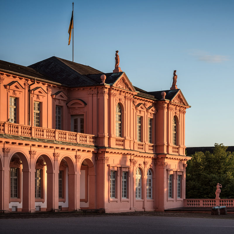 Blick auf Residenzschloss Rastatt vom Ehrenhof aus.